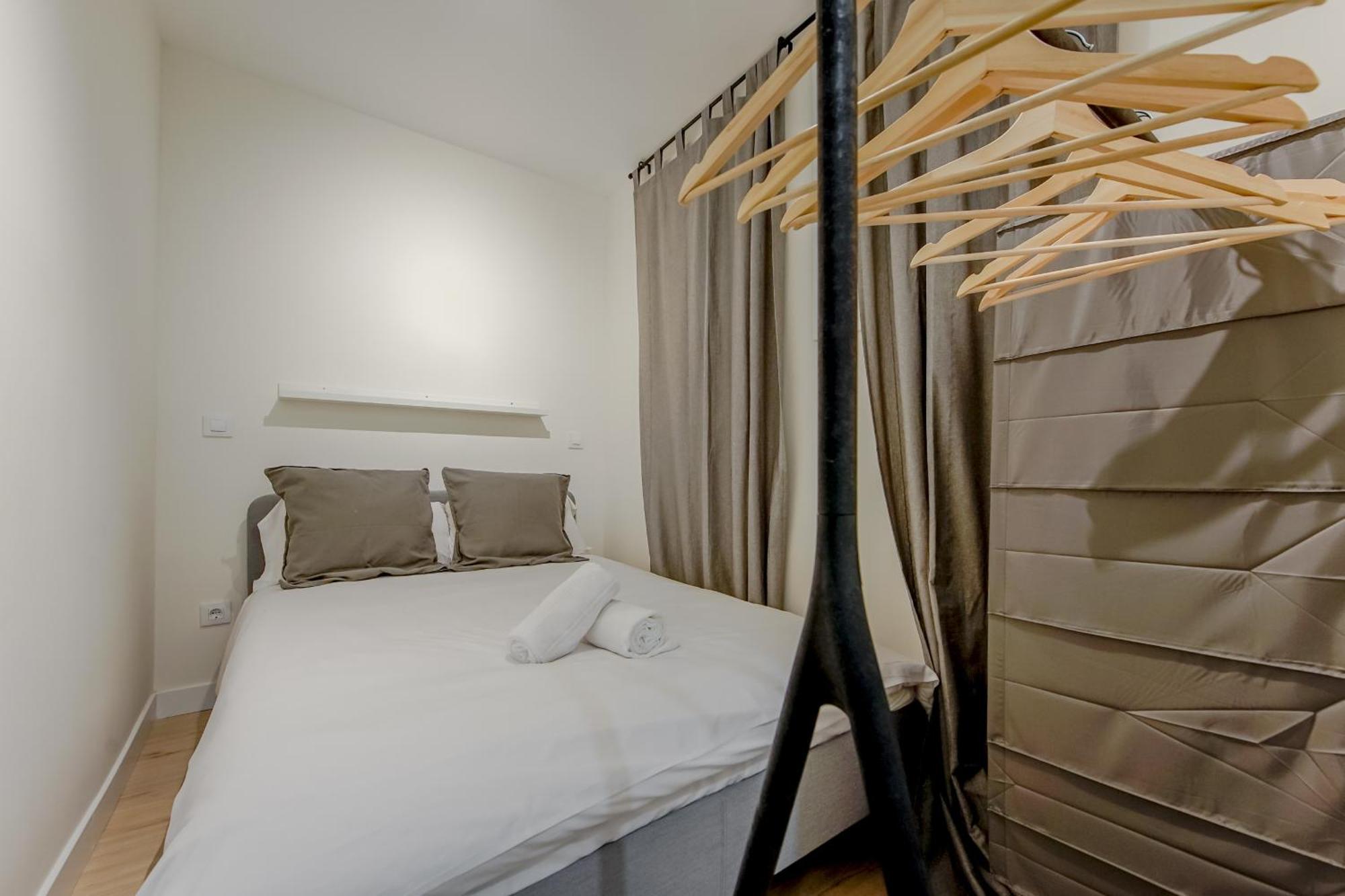 Modern Apt Para 6Pax En La Plaza De Tirso-Centro E1 Madrid Exterior photo