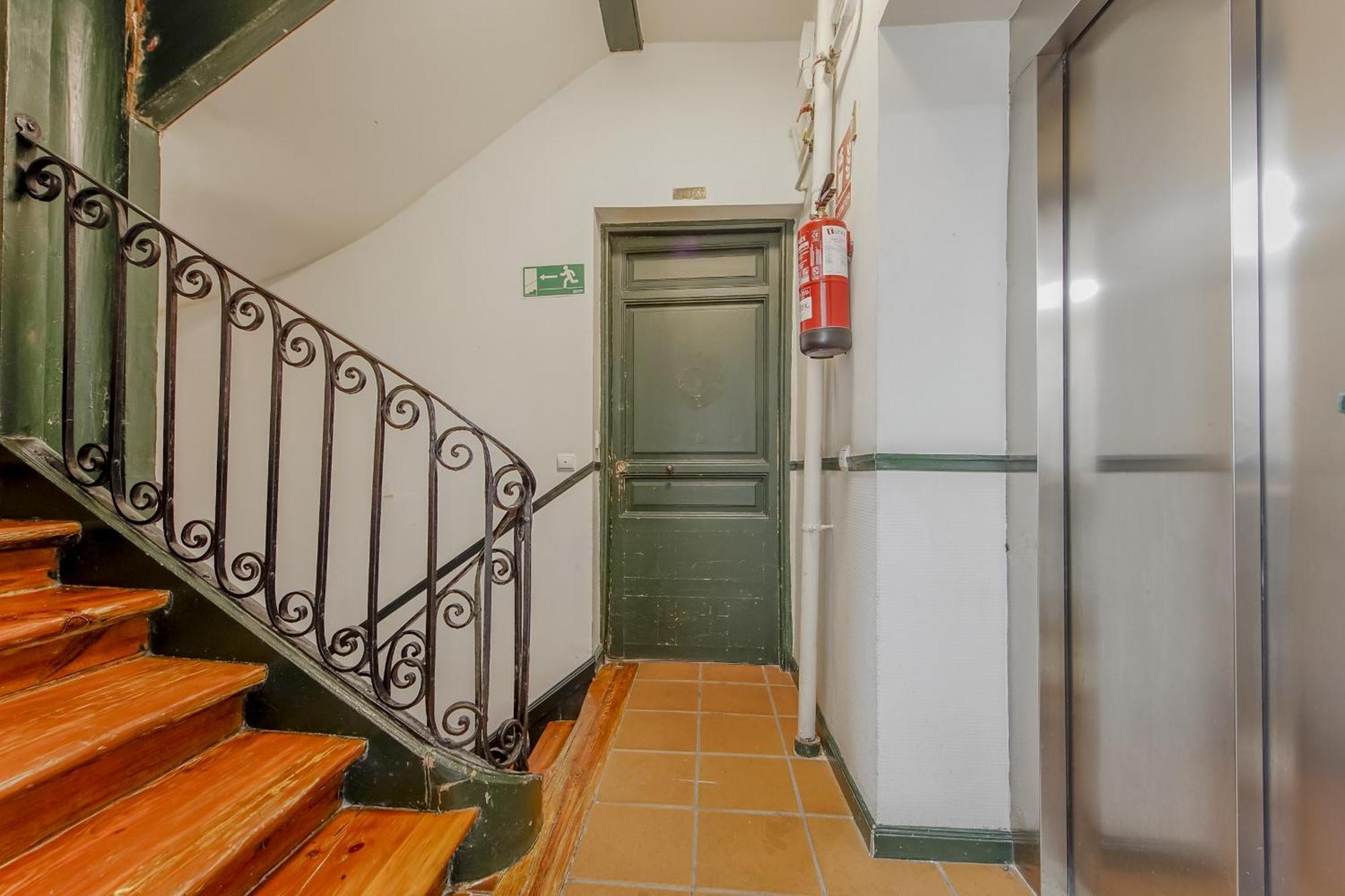 Modern Apt Para 6Pax En La Plaza De Tirso-Centro E1 Madrid Exterior photo