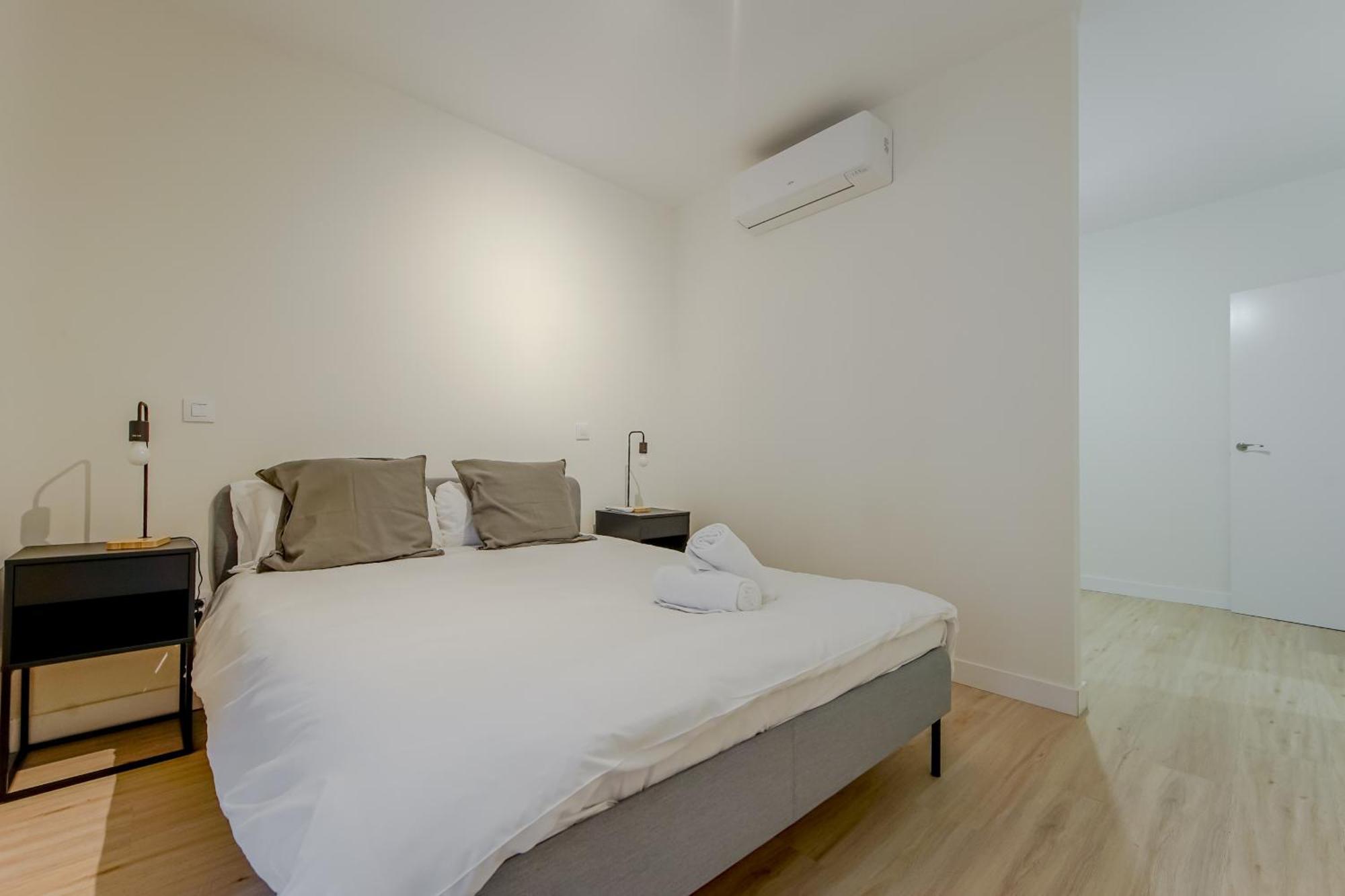 Modern Apt Para 6Pax En La Plaza De Tirso-Centro E1 Madrid Exterior photo