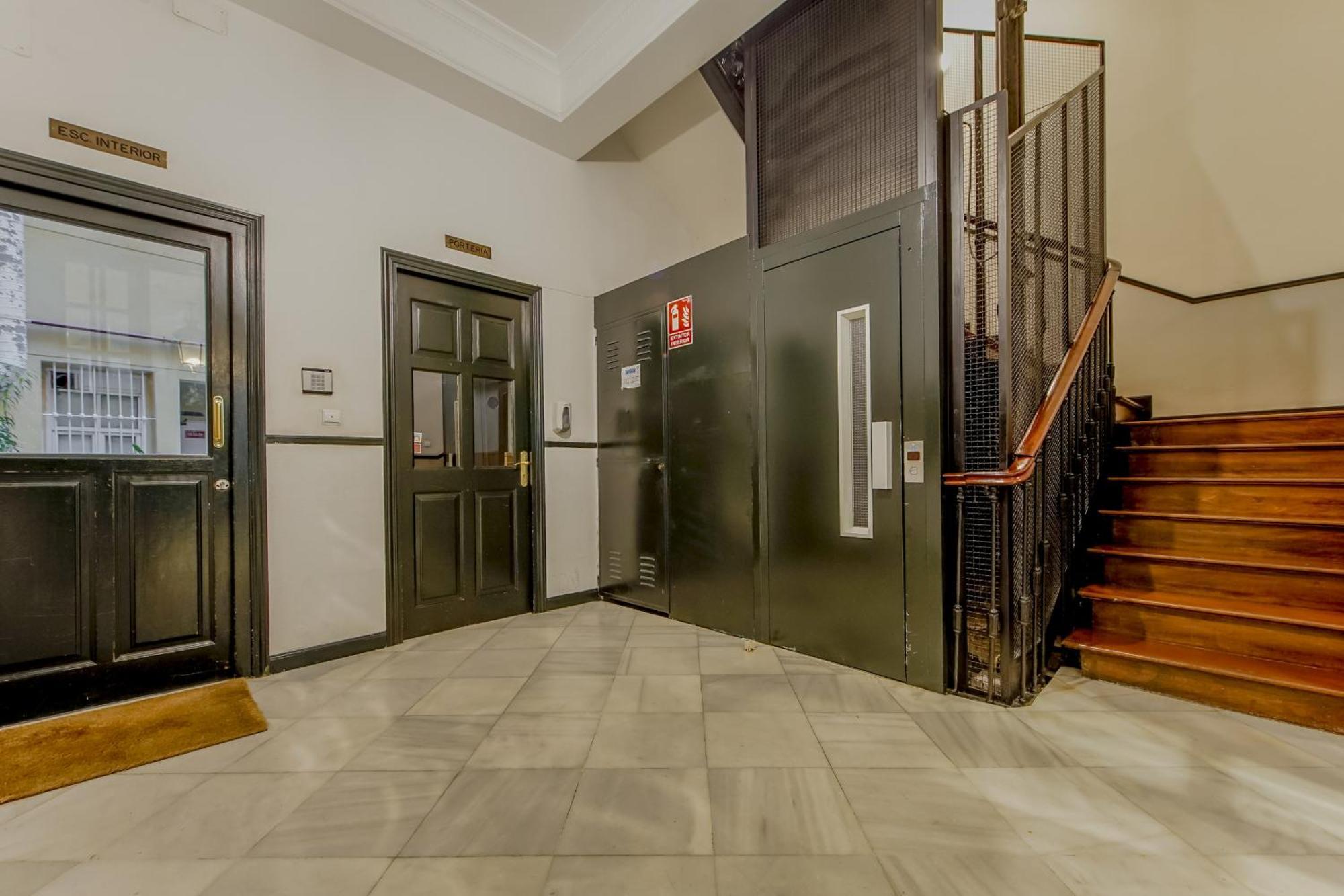 Modern Apt Para 6Pax En La Plaza De Tirso-Centro E1 Madrid Exterior photo