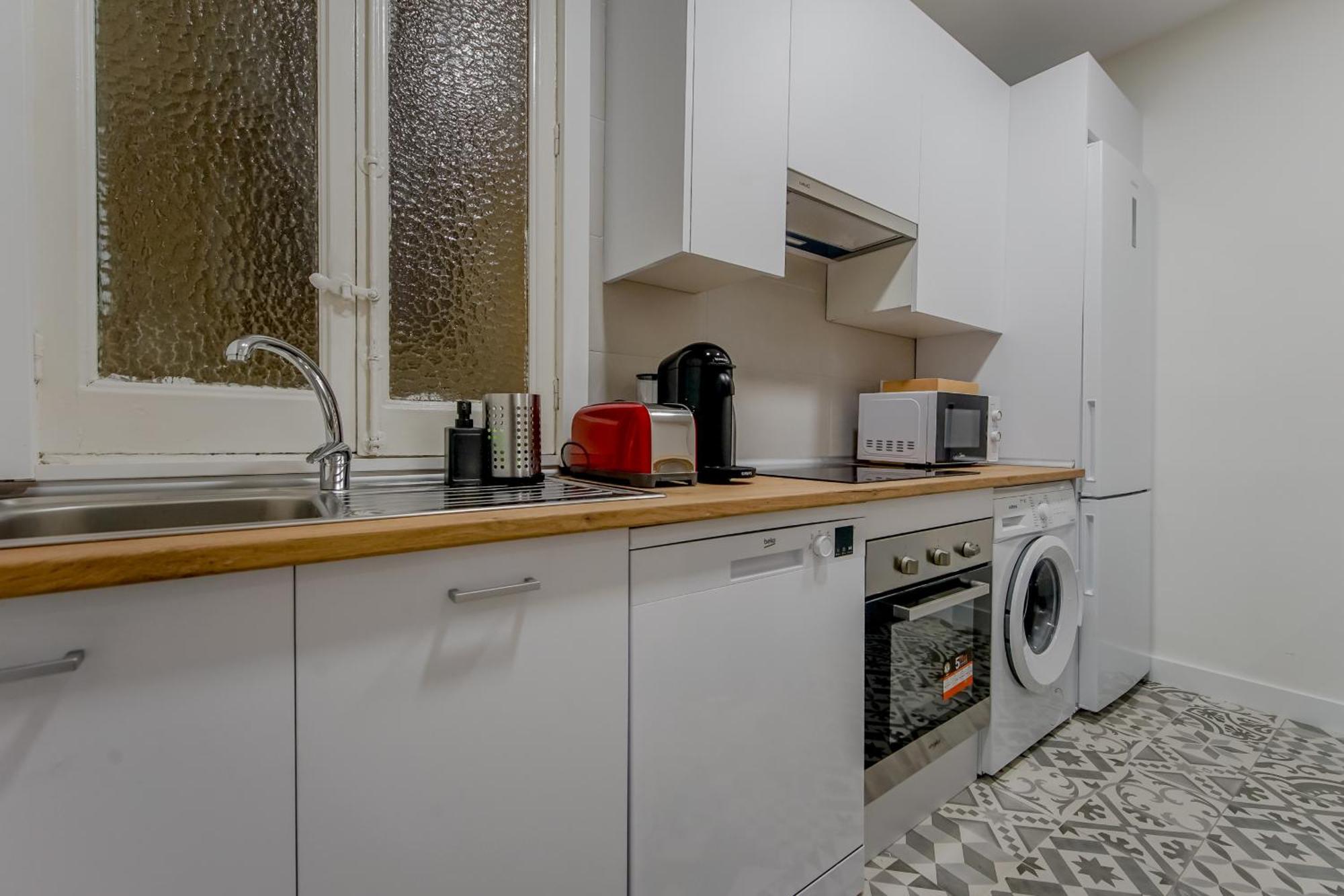 Modern Apt Para 6Pax En La Plaza De Tirso-Centro E1 Madrid Exterior photo