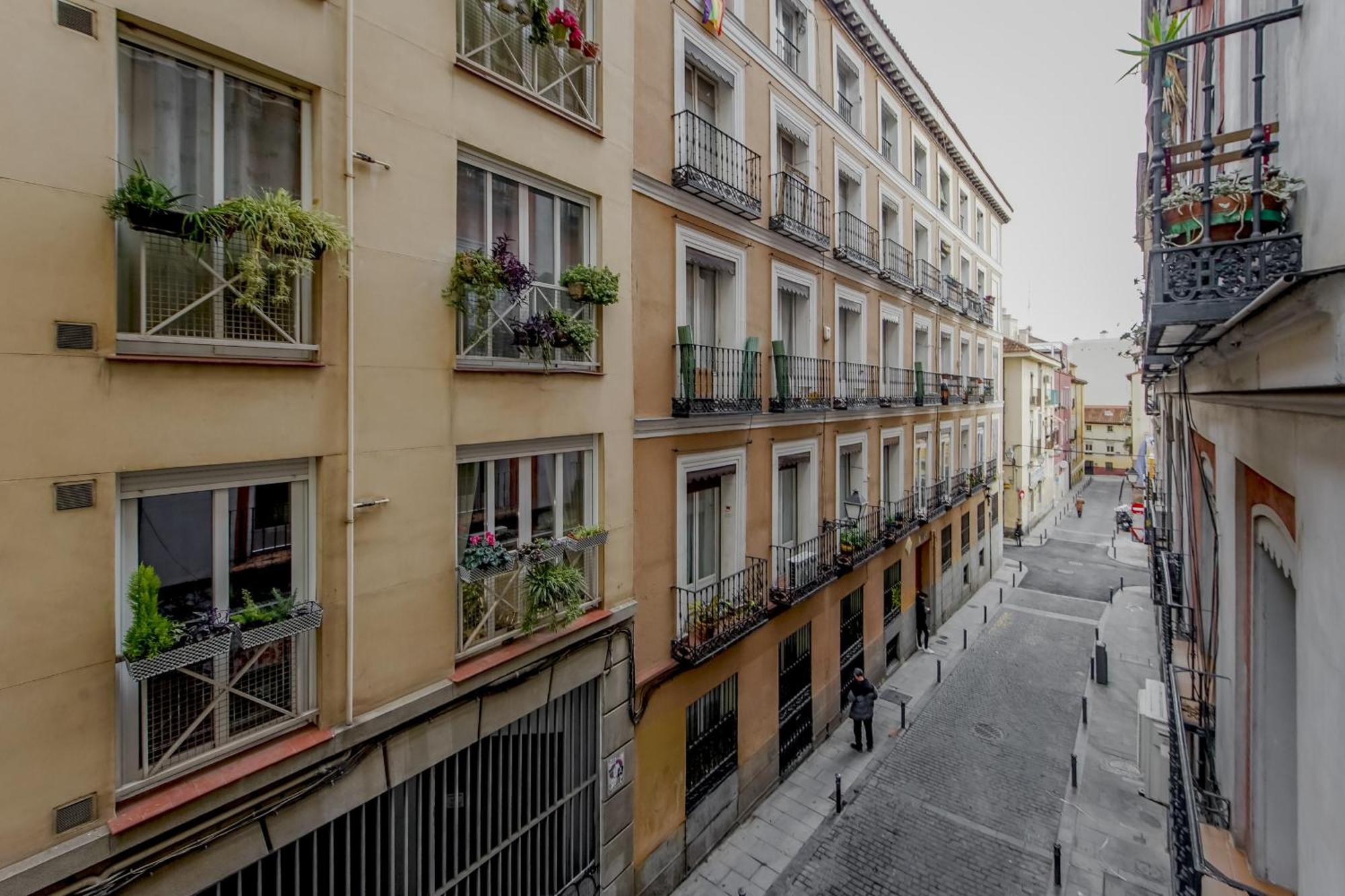 Modern Apt Para 6Pax En La Plaza De Tirso-Centro E1 Madrid Exterior photo