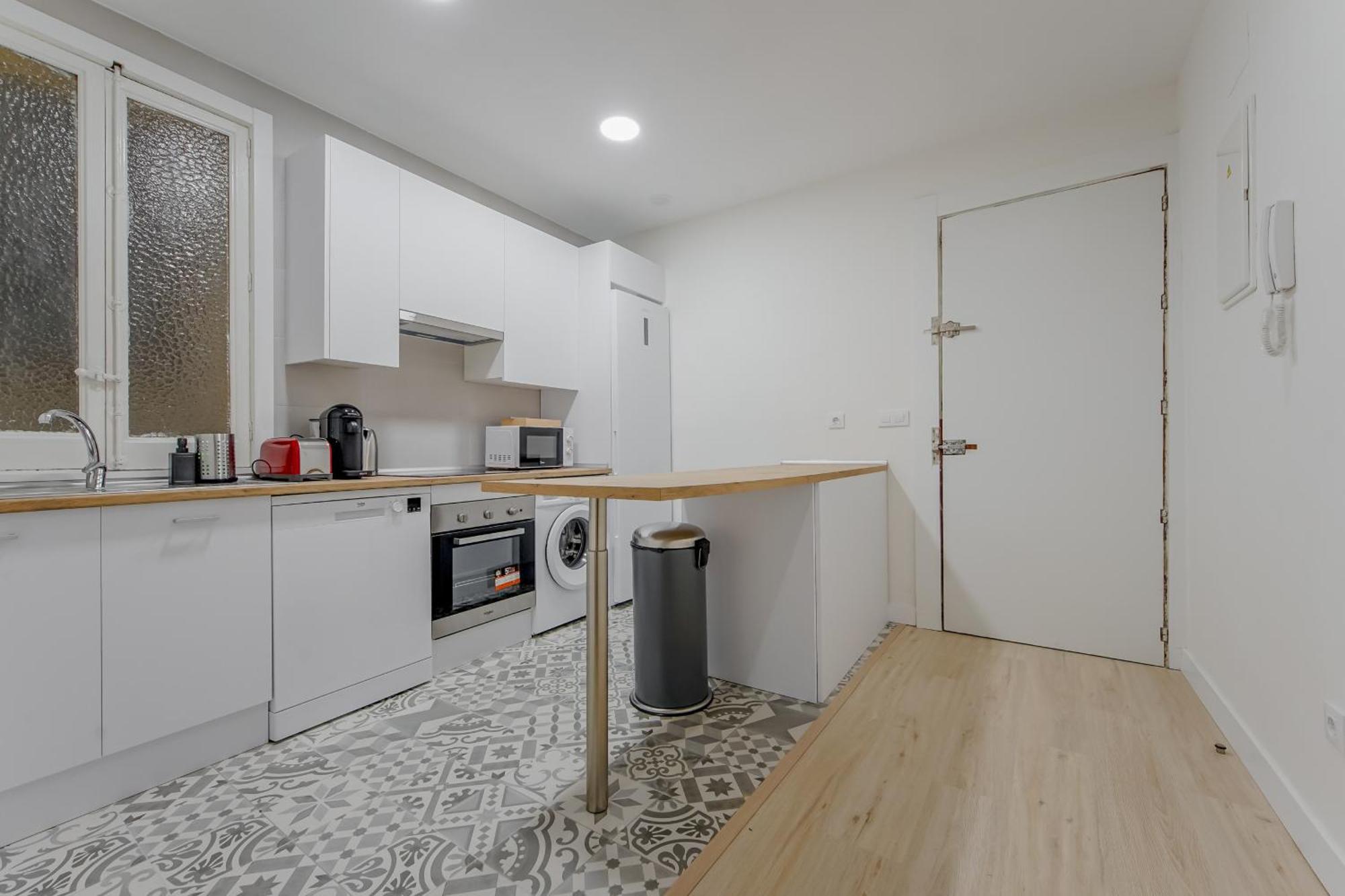 Modern Apt Para 6Pax En La Plaza De Tirso-Centro E1 Madrid Exterior photo