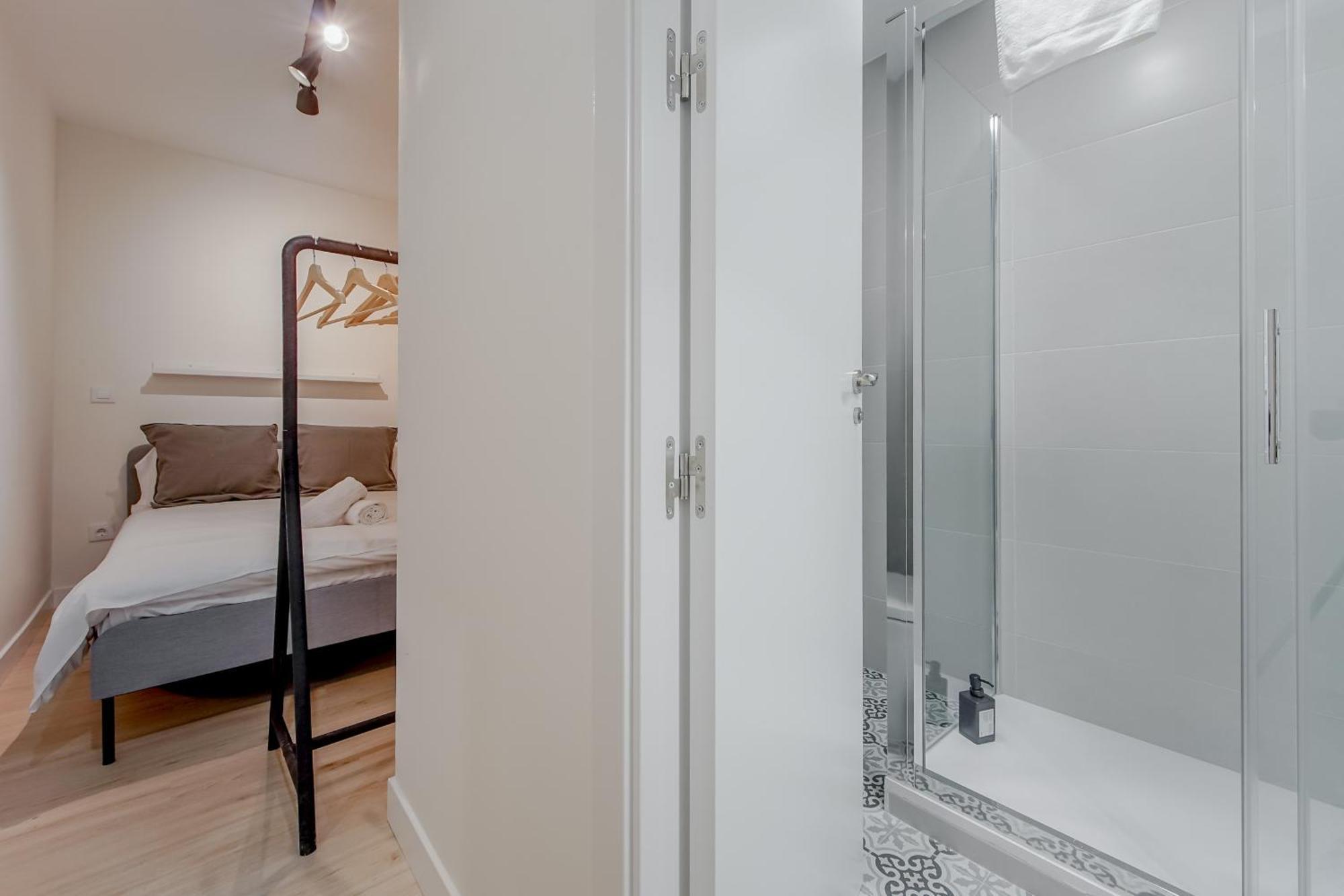 Modern Apt Para 6Pax En La Plaza De Tirso-Centro E1 Madrid Exterior photo
