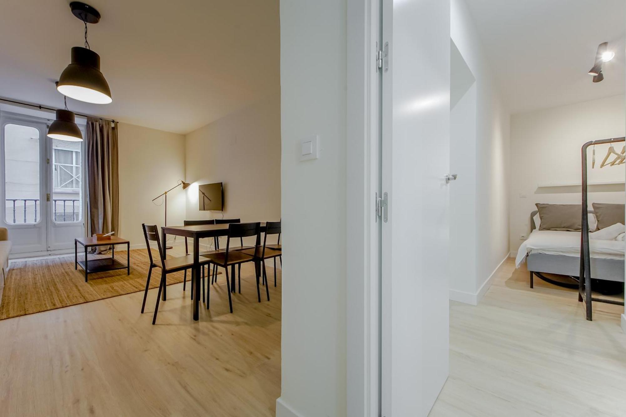 Modern Apt Para 6Pax En La Plaza De Tirso-Centro E1 Madrid Exterior photo
