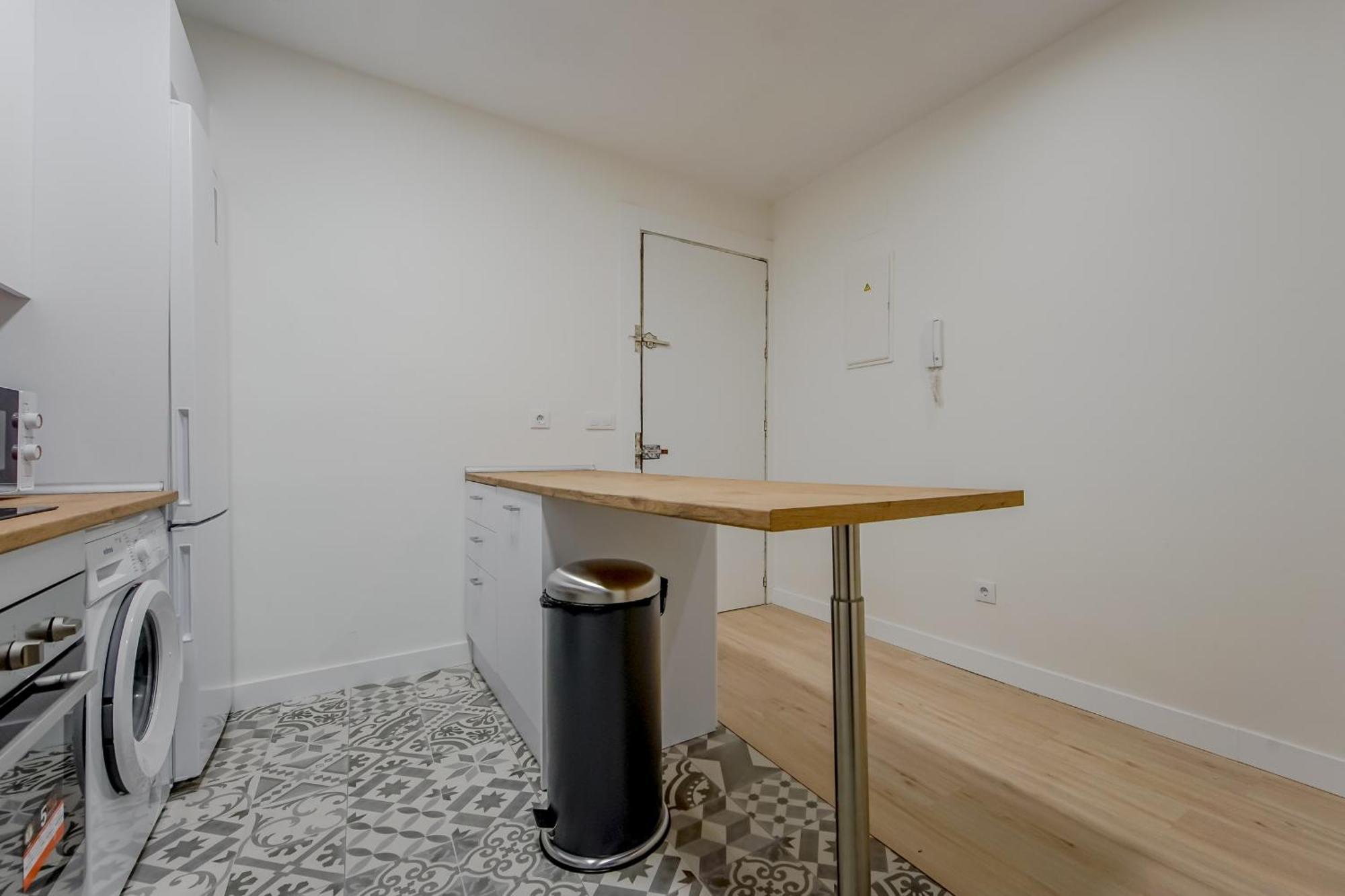 Modern Apt Para 6Pax En La Plaza De Tirso-Centro E1 Madrid Exterior photo